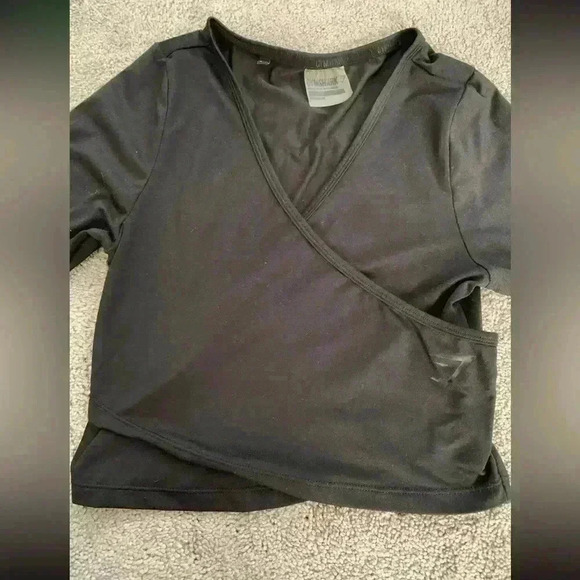 Black Gymshark Workout Shirt - Picture 2 of 4